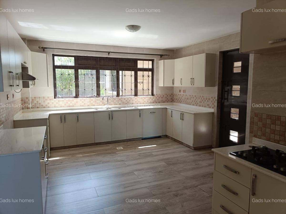 4 Bed Townhouse with En Suite at Runda - 12