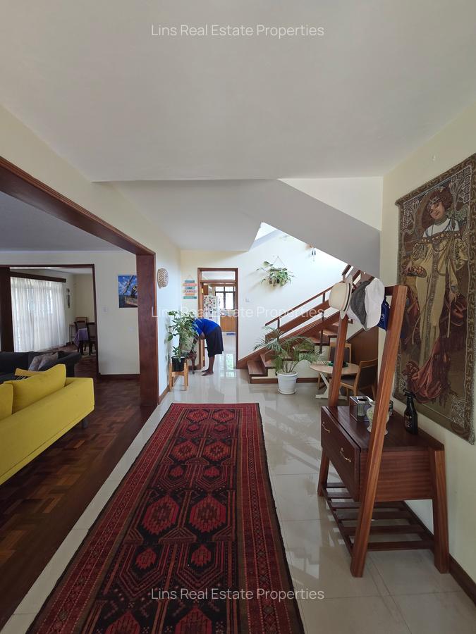 5 Bed Townhouse with En Suite in Lavington - 4