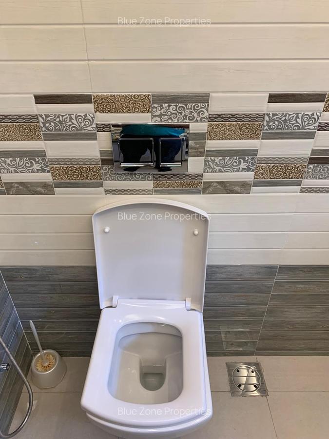 3 Bed Townhouse with En Suite at Close To Un - 12