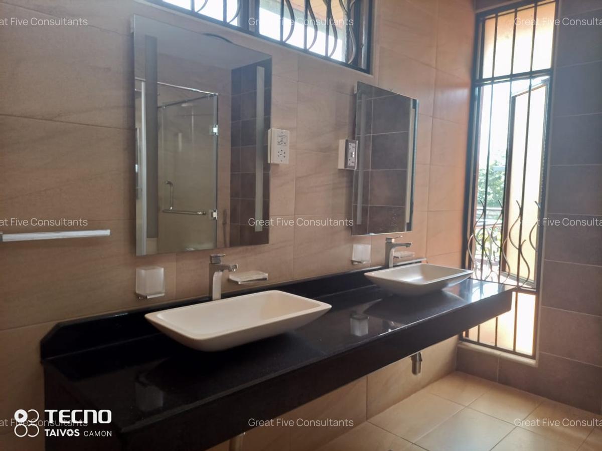 4 Bed Villa with En Suite in Runda - 11