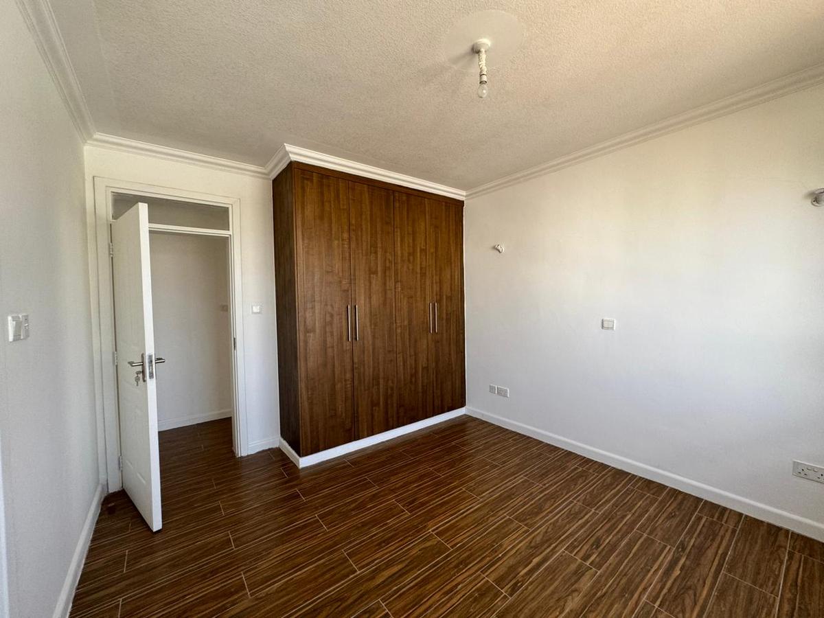 3 Bed Apartment with En Suite in Riverside - 12