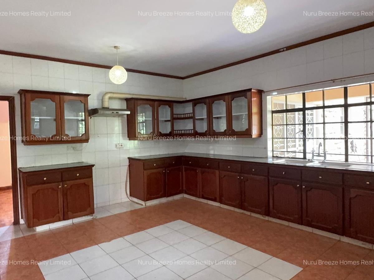 5 Bed House with En Suite in Runda - 14