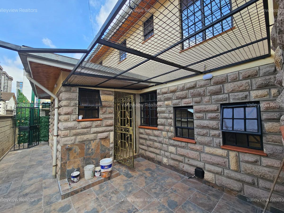 5 Bed Townhouse with En Suite at Lavington - 12