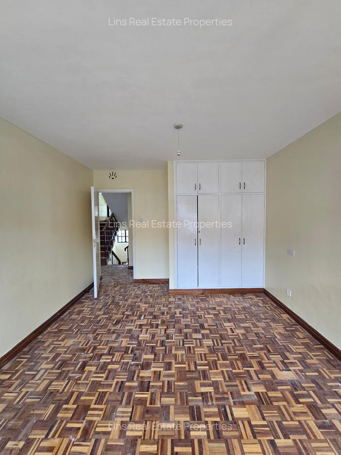 5 Bed Townhouse with En Suite in Brookside - 13