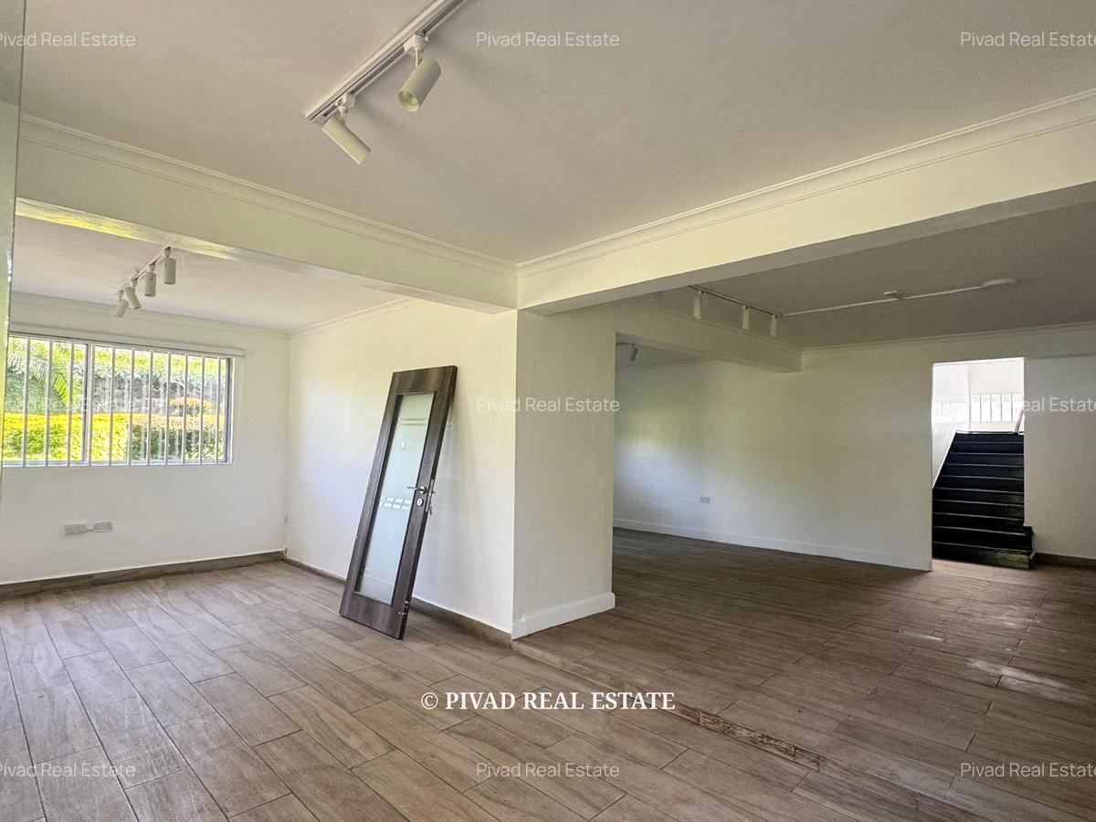 5 Bed House with Garden in Nyari - 3
