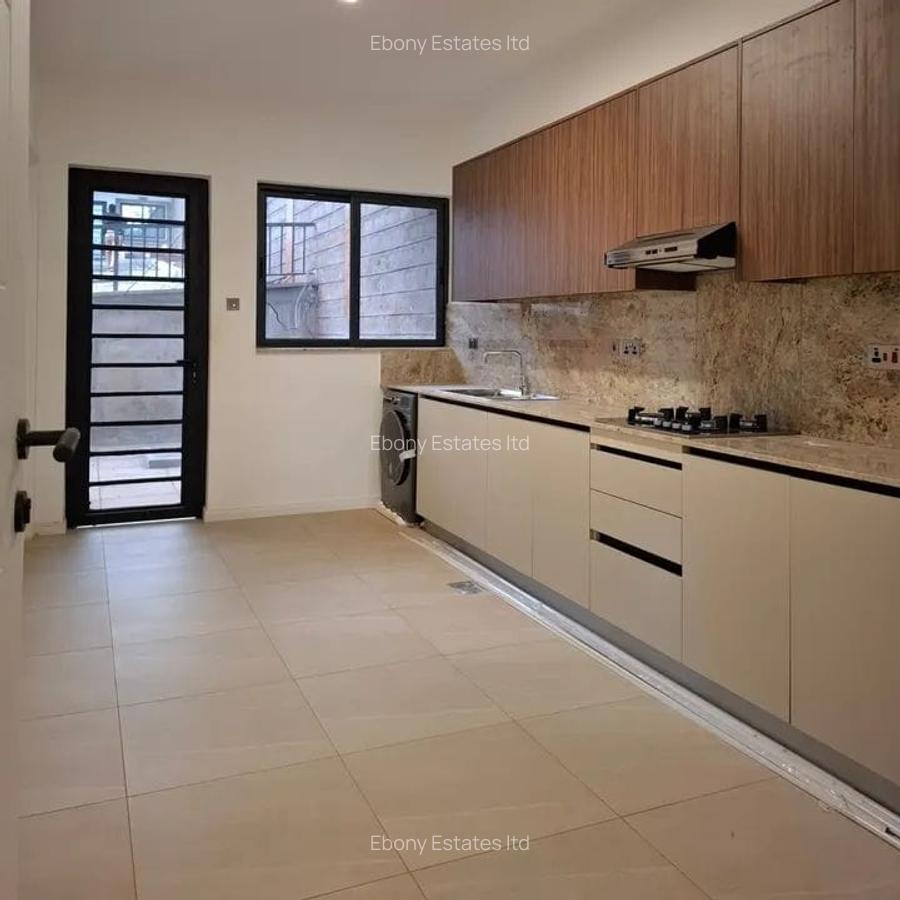 5 Bed Townhouse with En Suite in Lavington - 3