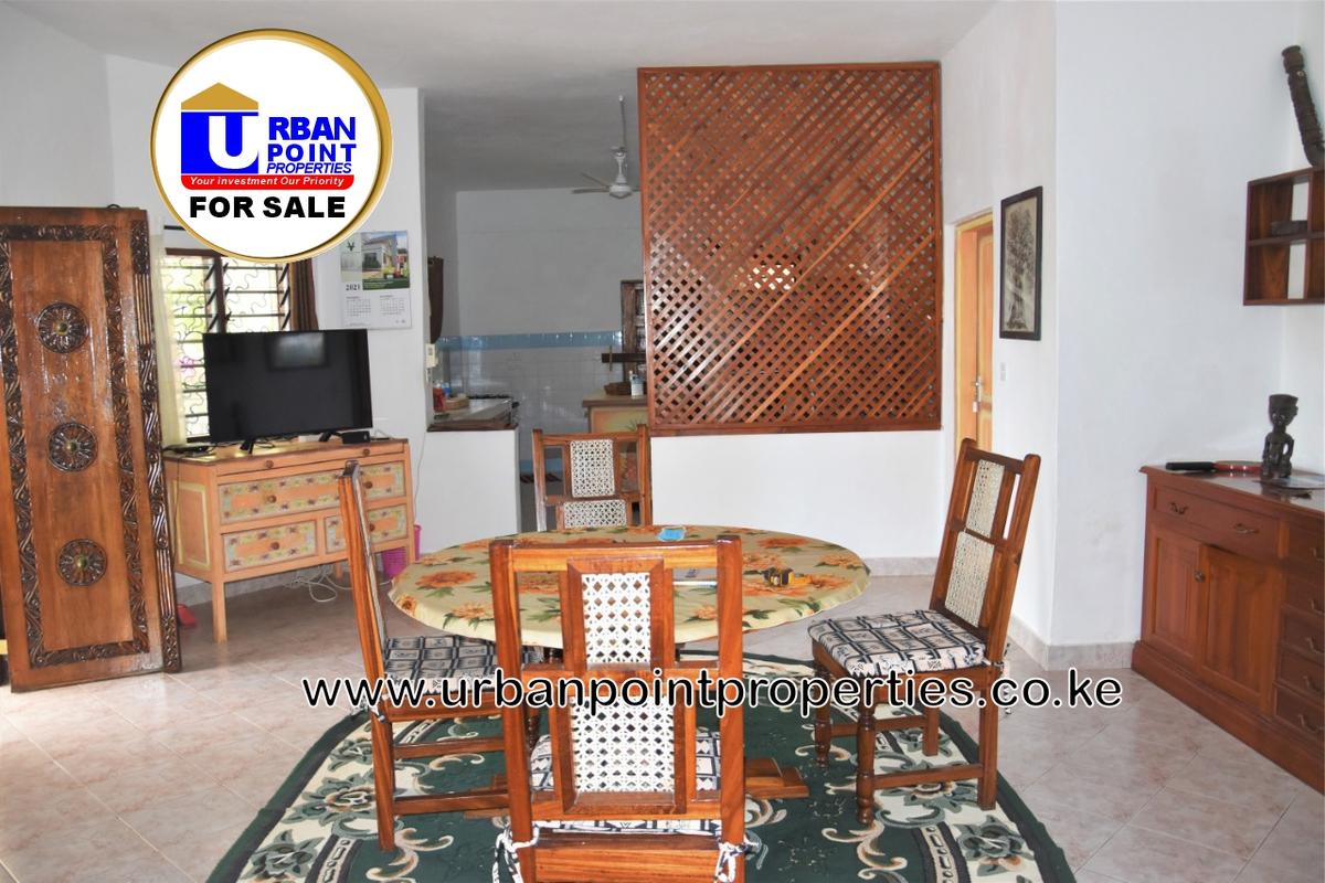 6 Bed House with En Suite in Watamu - 4