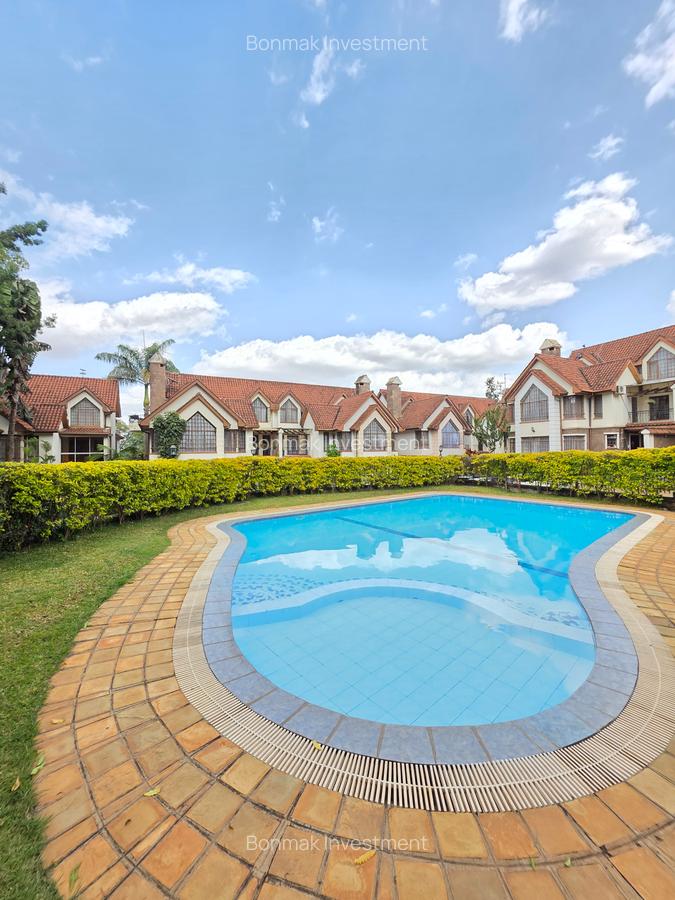 5 Bed Townhouse with En Suite at Lavington Green - 8