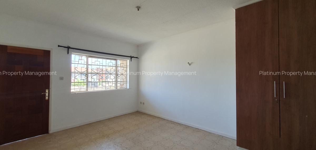 3 Bed Apartment with En Suite at Forest Lane - 14