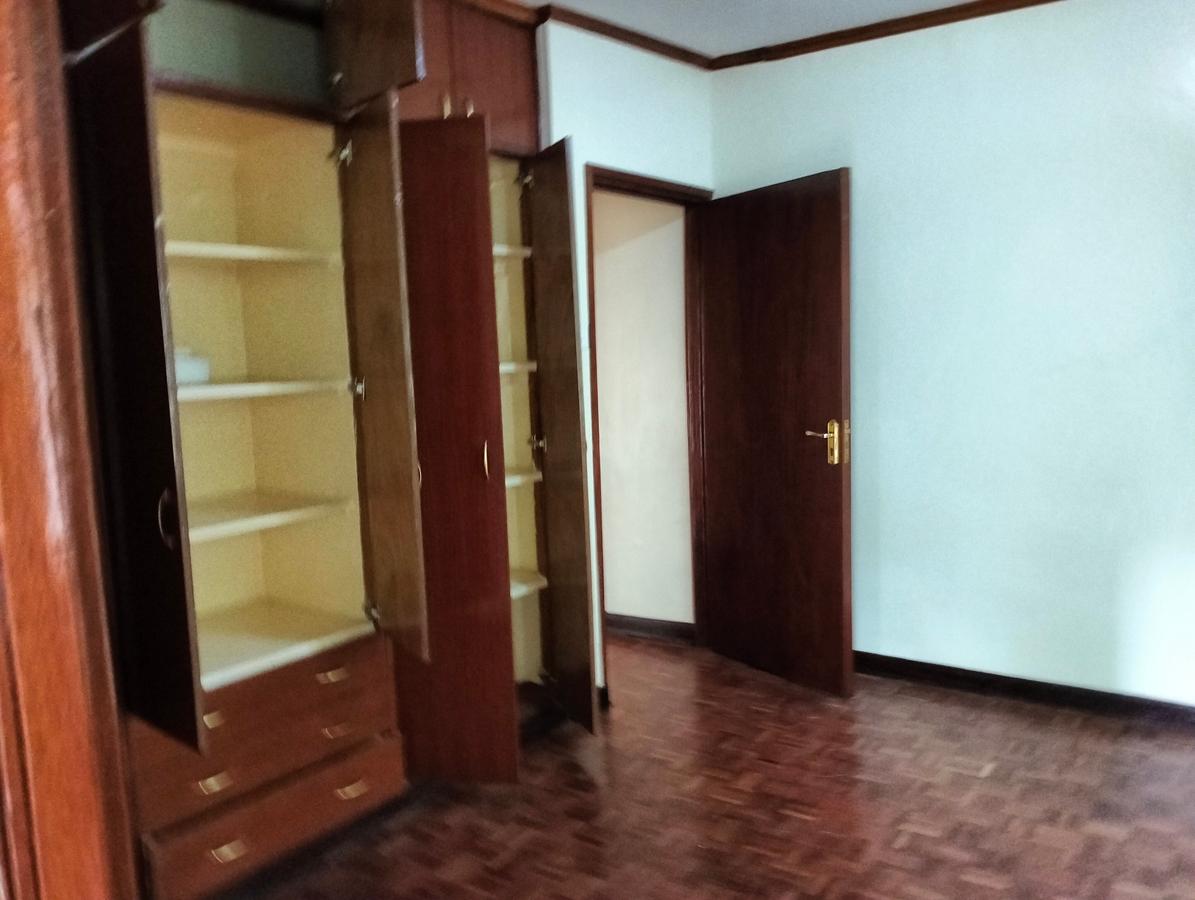5 Bed Townhouse with En Suite in Lavington - 18
