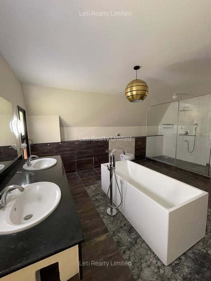 5 Bed Townhouse with En Suite in Karen - 9