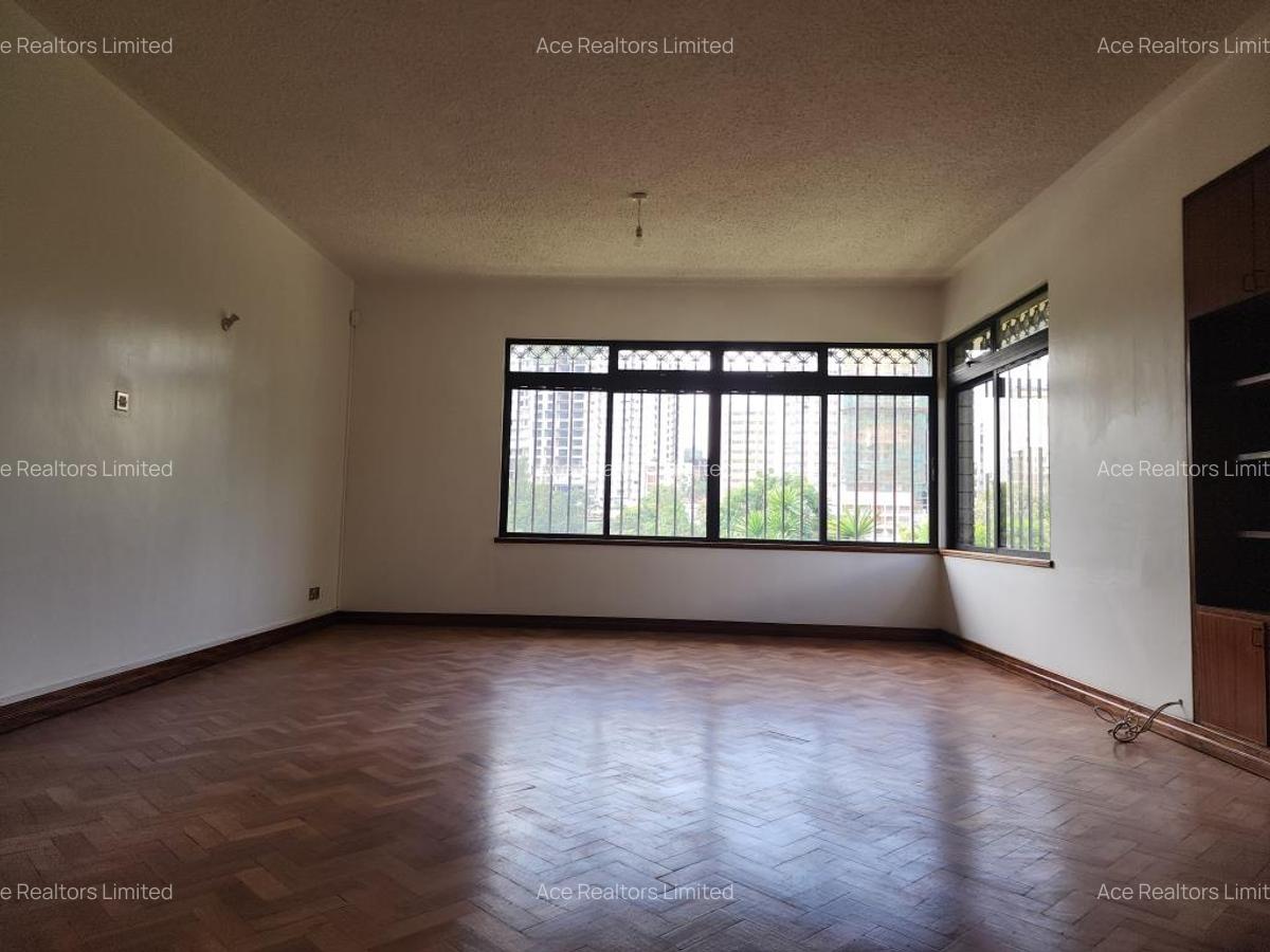 5 Bed Townhouse with En Suite at Old Muthaiga - 12