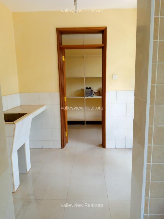4 Bed Townhouse with En Suite at Lavington - 11