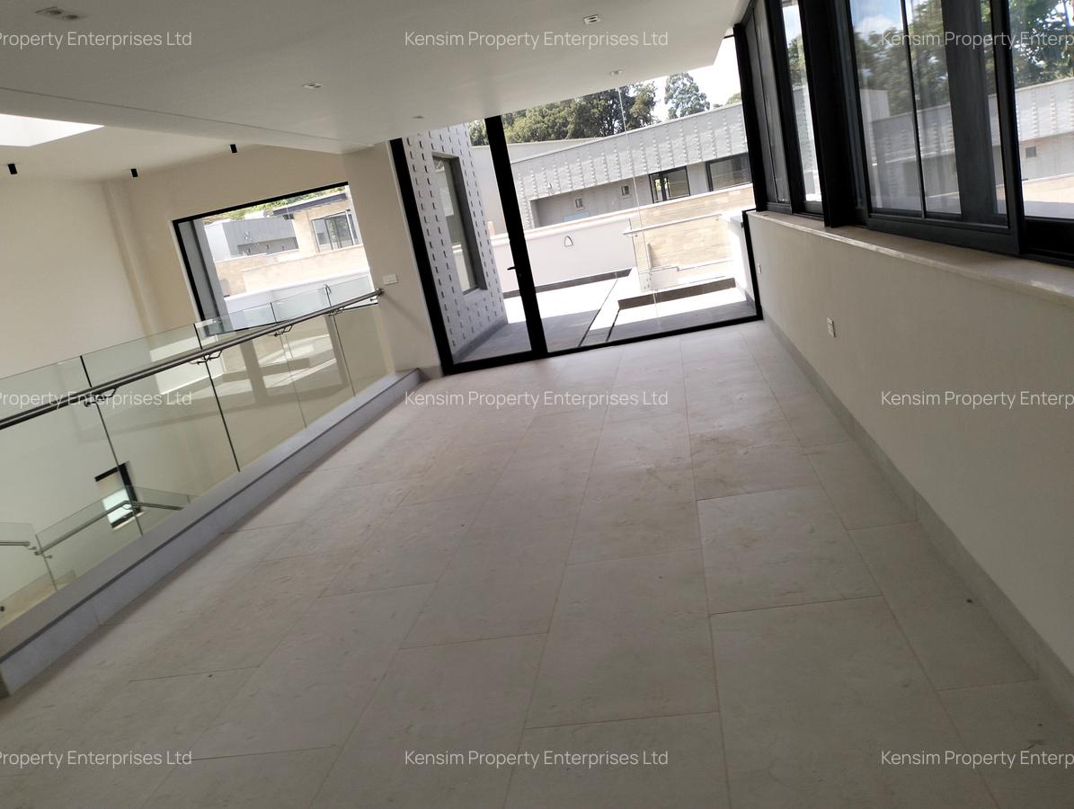 5 Bed Townhouse with En Suite in Westlands Area - 16
