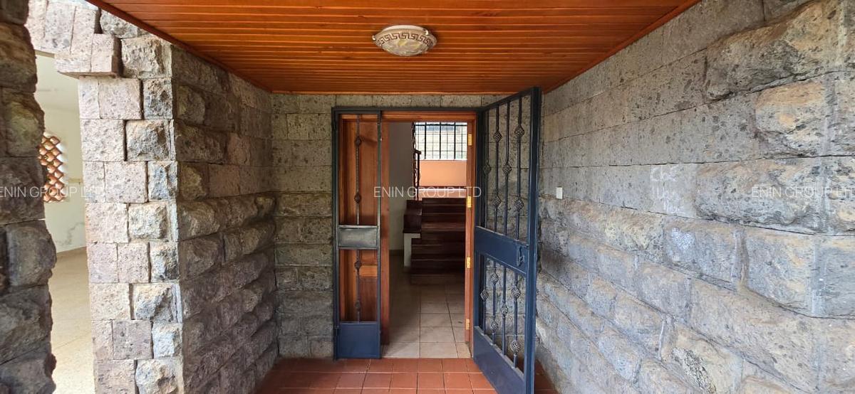 5 Bed Townhouse with En Suite in Lavington - 2
