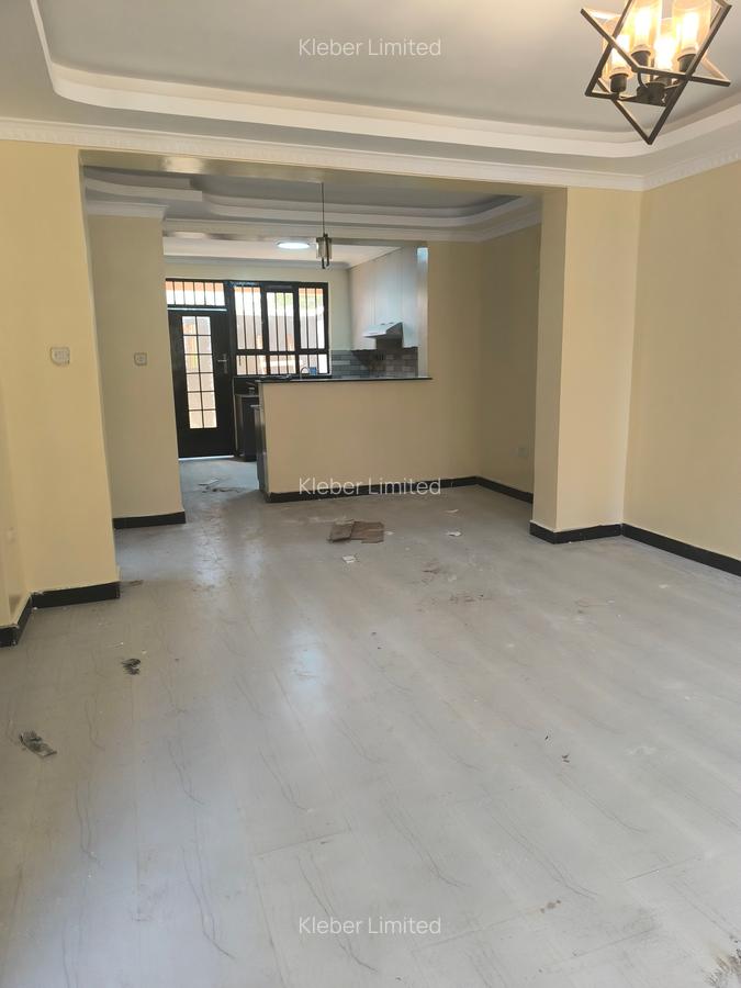 4 Bed Townhouse with En Suite at Western Bypass - 3
