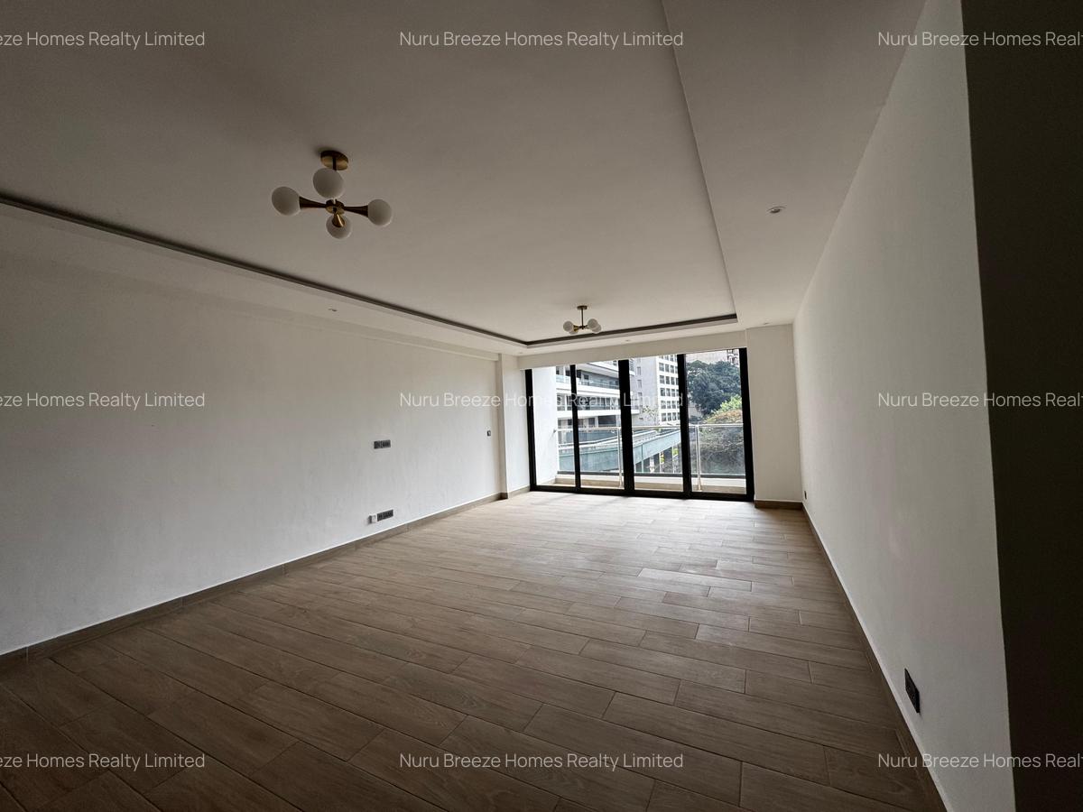 3 Bed Apartment with En Suite in Riverside - 2