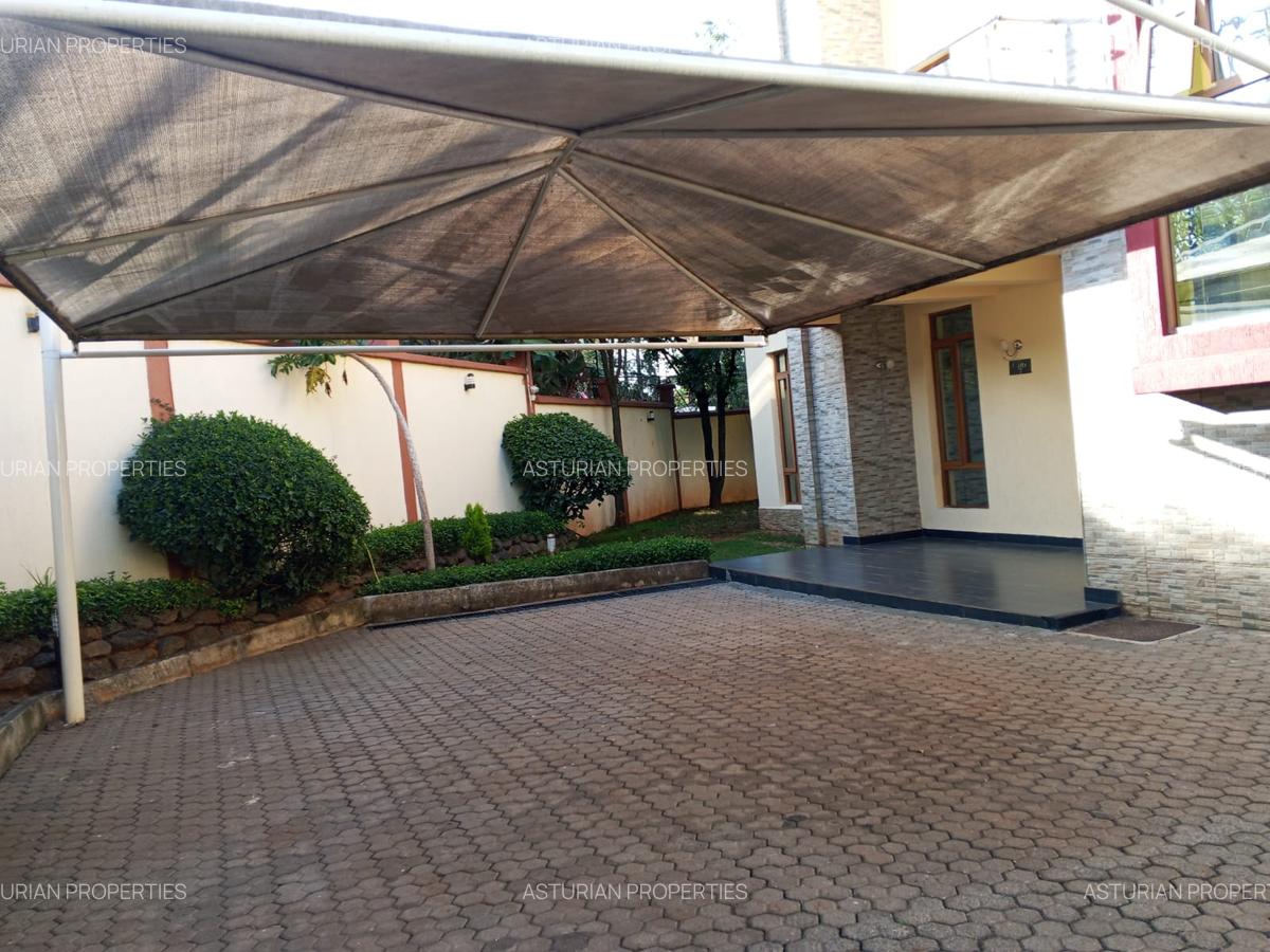 5 Bed Townhouse with En Suite in Lavington - 19