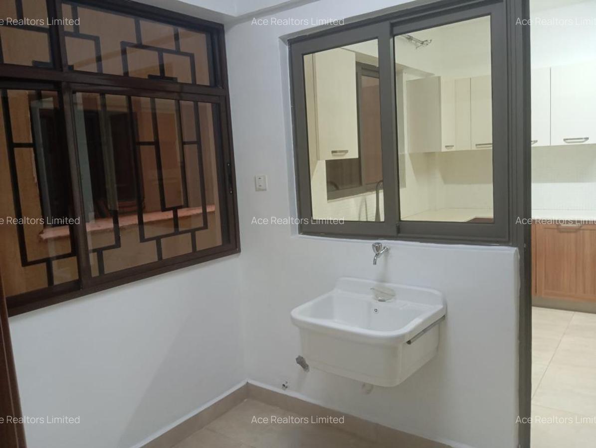 3 Bed Apartment with En Suite at Rose Avenue - 6