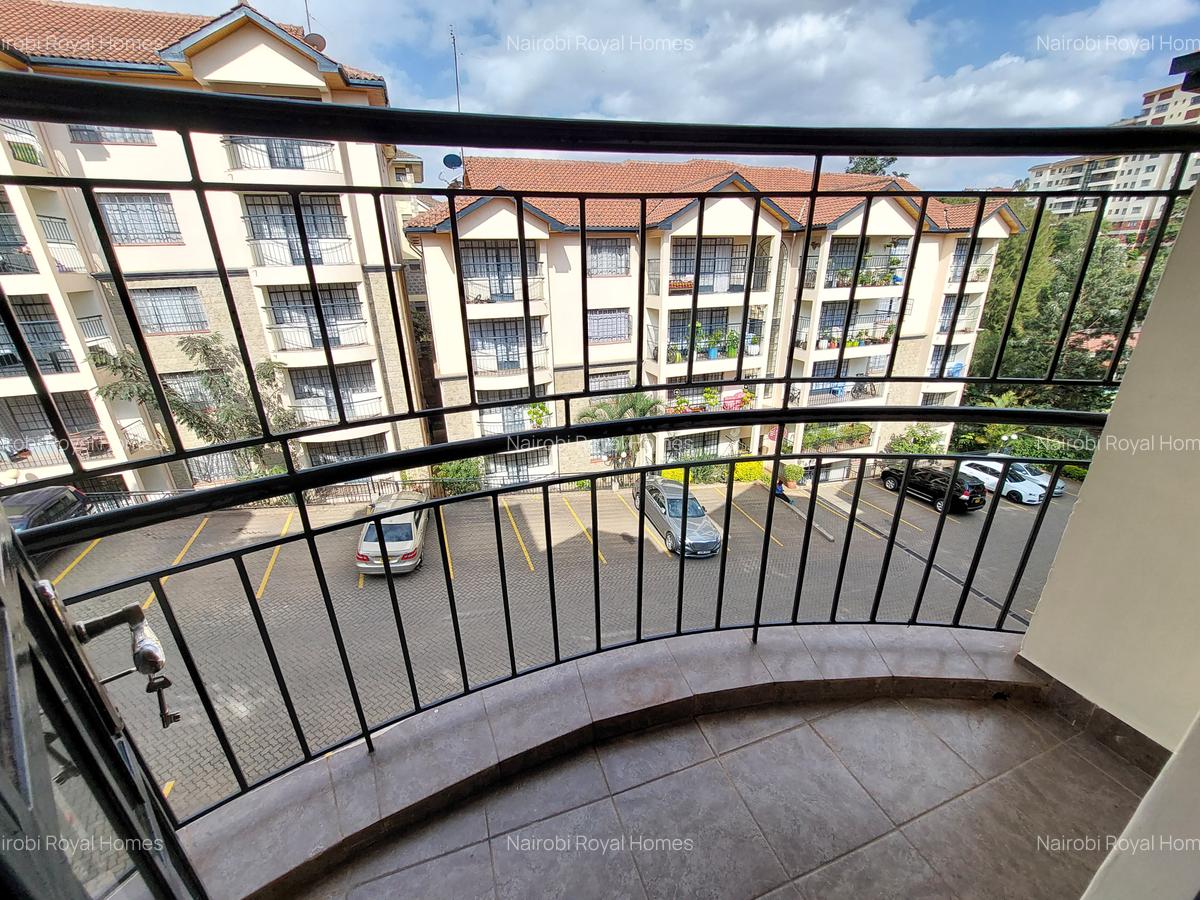 3 Bed Apartment with En Suite at Hundreds Streets - 10
