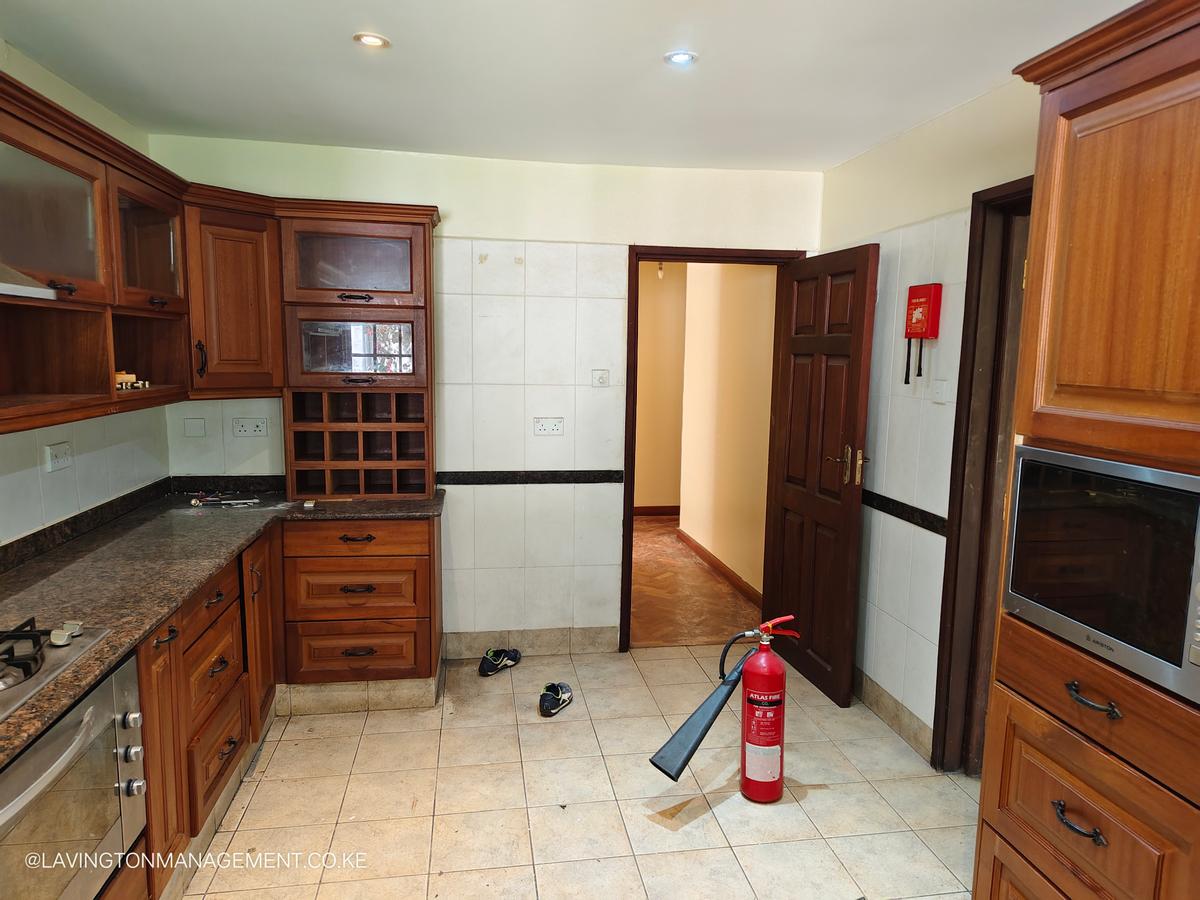 5 Bed Townhouse with En Suite at Lavington Green - 5