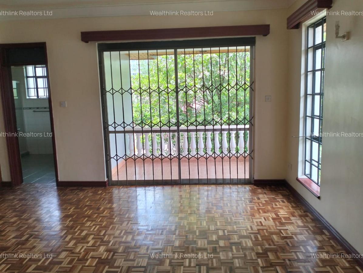 4 Bed Townhouse with En Suite at Lavington - 15