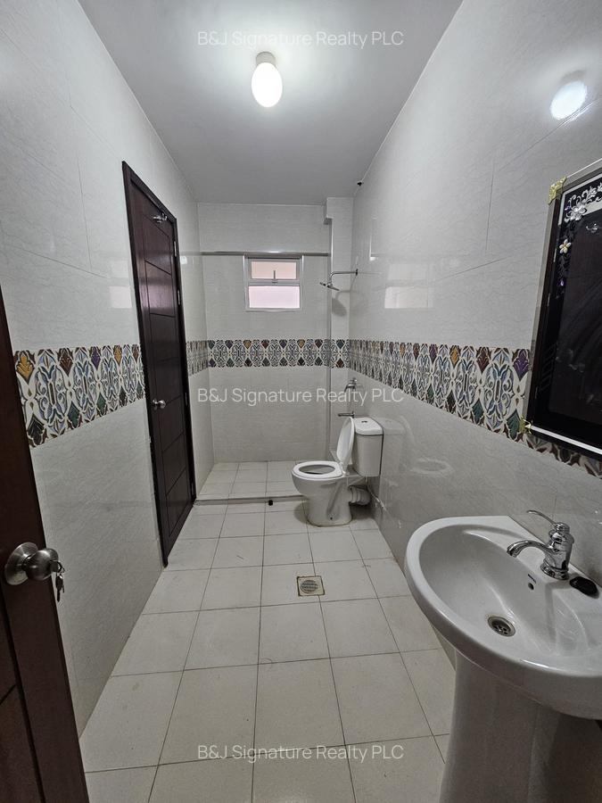 4 Bed Apartment with En Suite in Parklands - 16