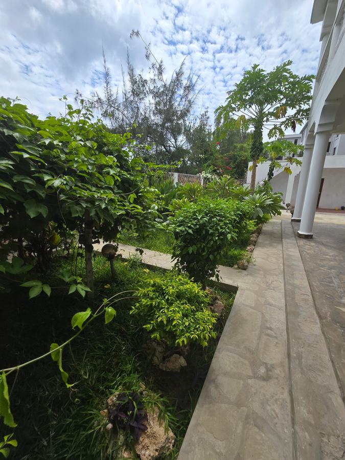 6 Bed House with En Suite in Watamu - 7