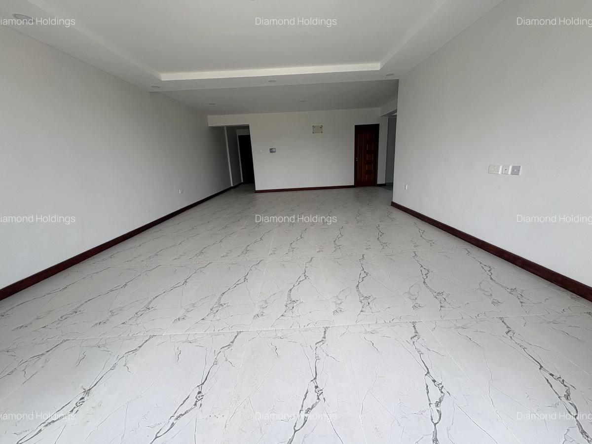 3 Bed Apartment with En Suite at Parklands - 17