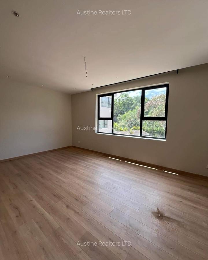 5 Bed Townhouse with En Suite in Lavington - 4