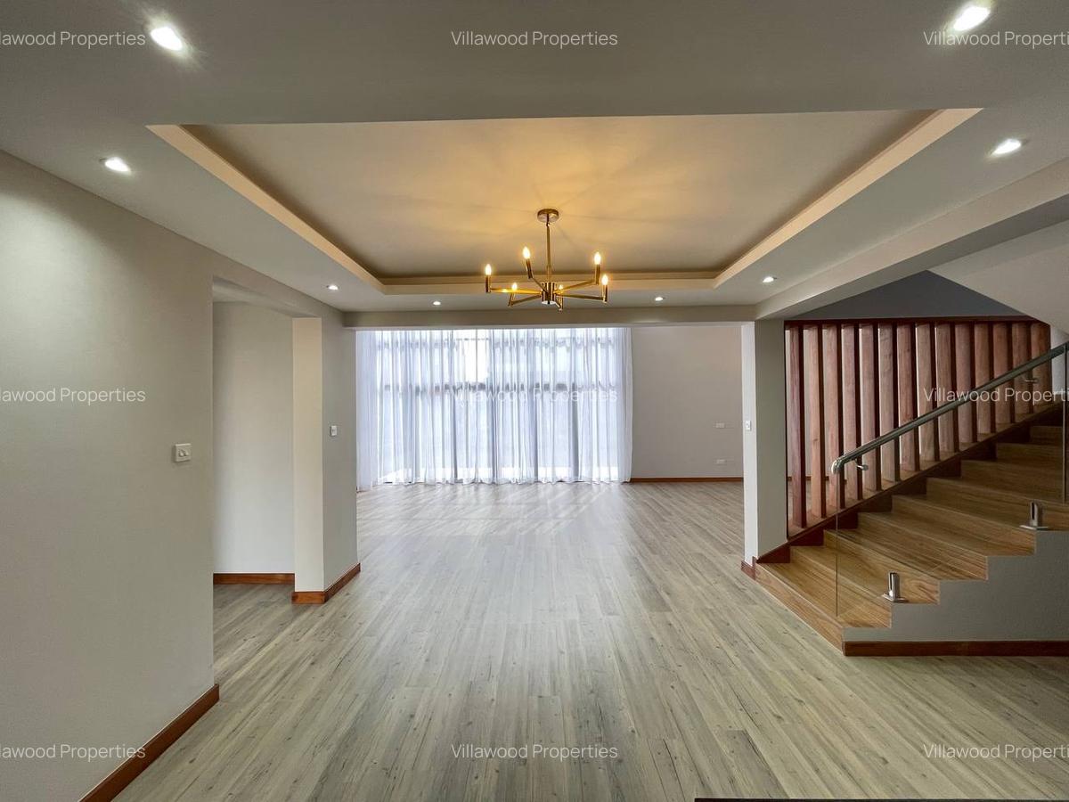 4 Bed Townhouse with En Suite in Membley - 3