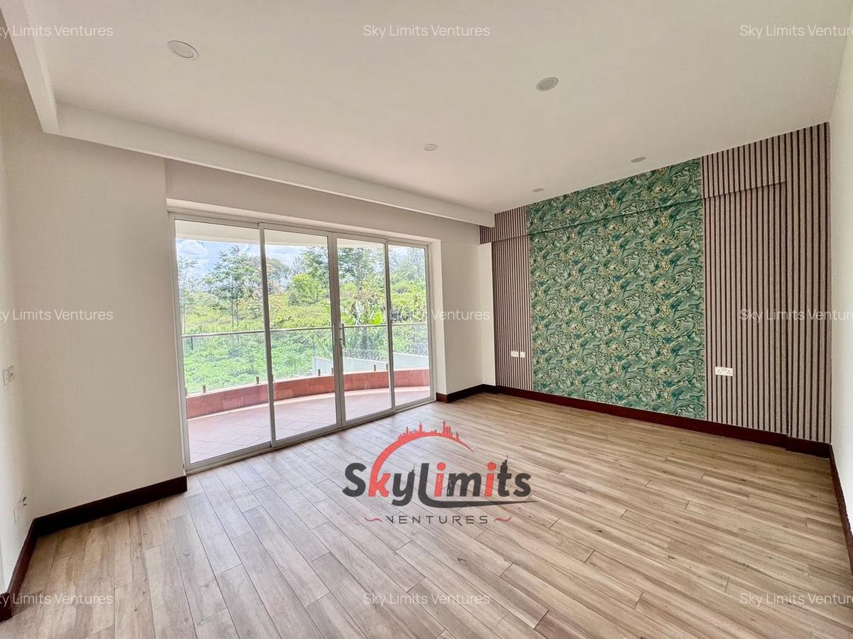 4 Bed Apartment with En Suite in Parklands - 6