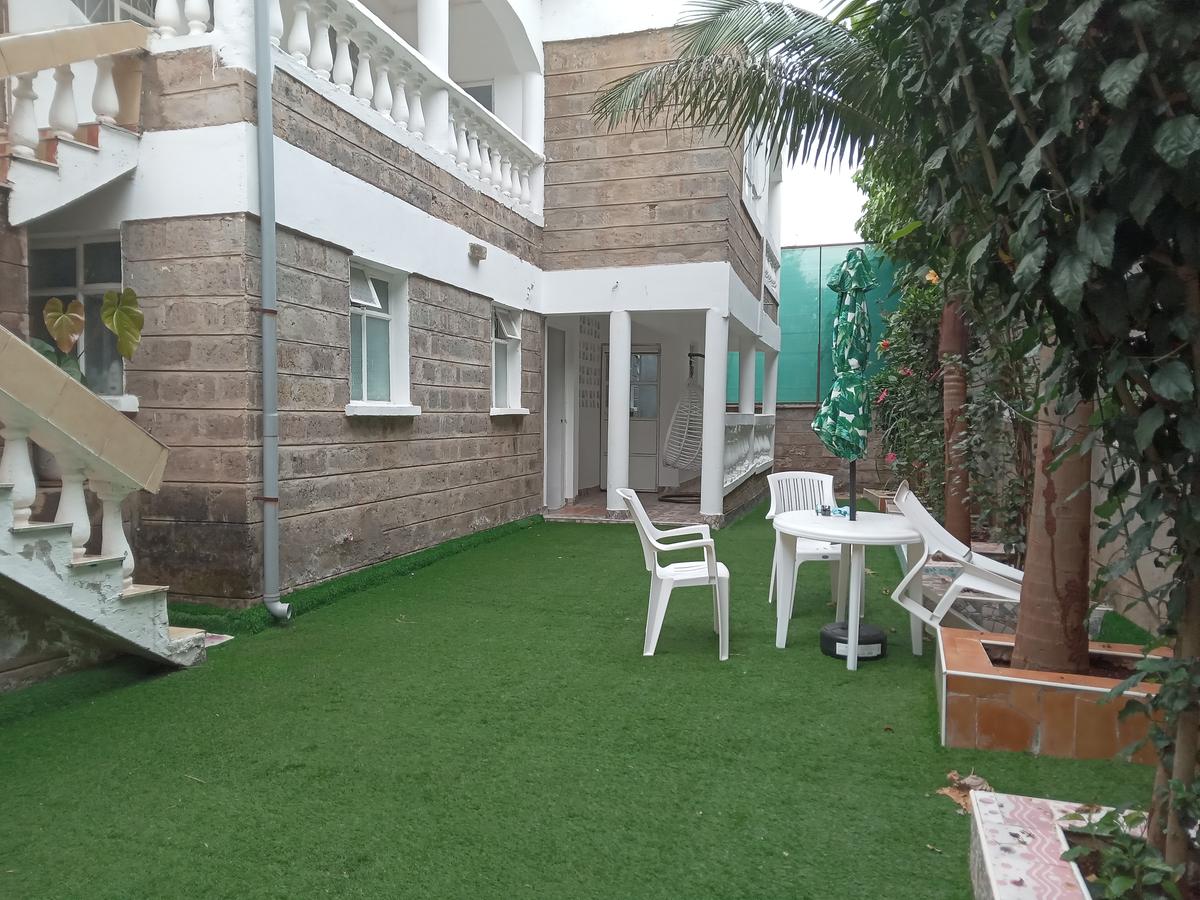 Serviced 1 Bed Apartment with En Suite at Nyari Area - 11