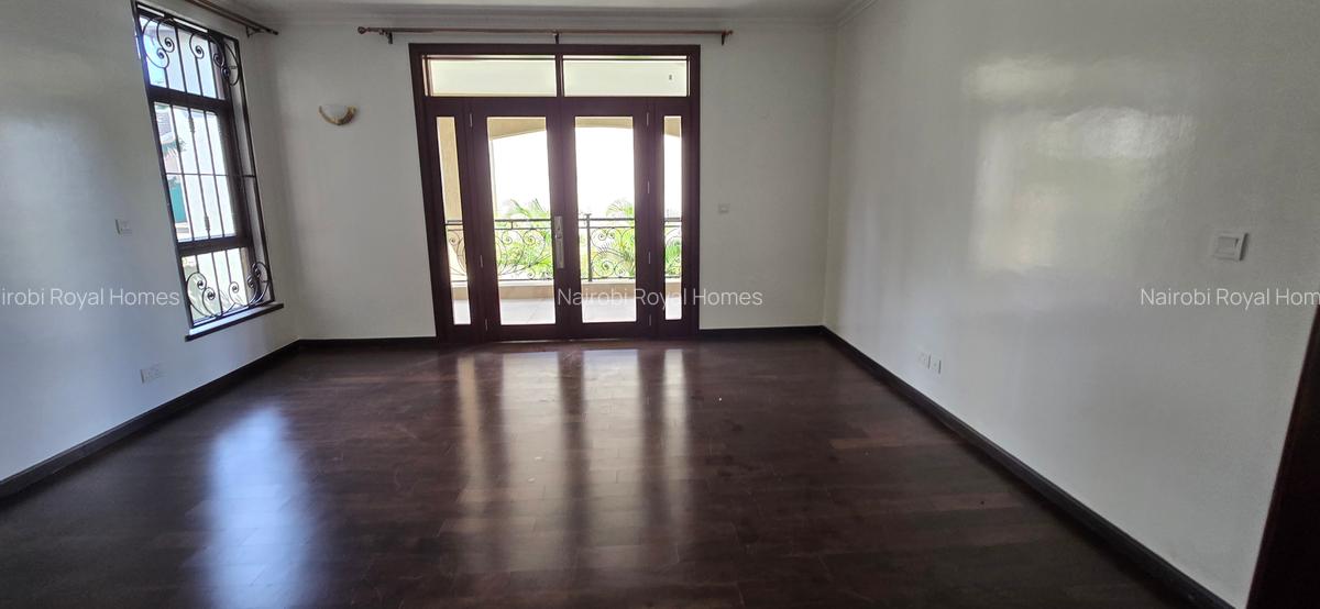 5 Bed House with En Suite at Lavington Green - 19