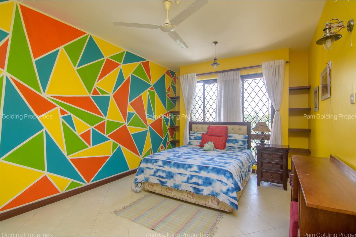 4 Bed Apartment with Swimming Pool at Links Road - 11