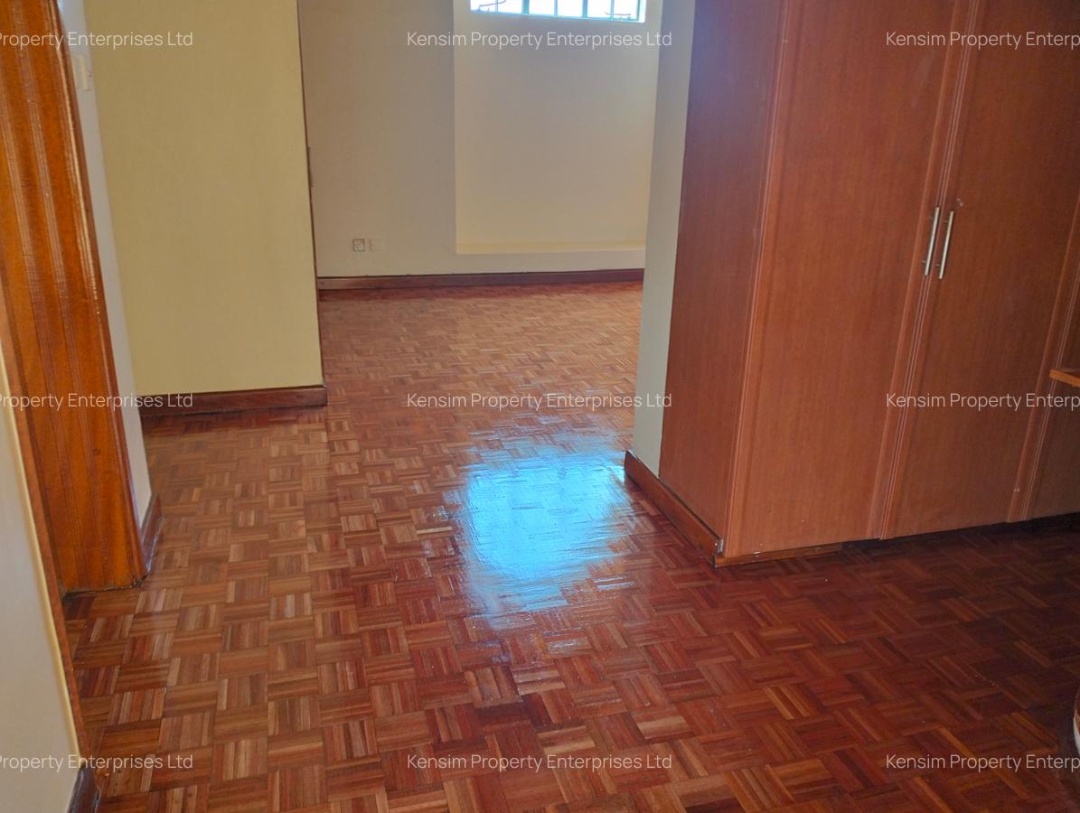 5 Bed Townhouse with En Suite in Lavington - 2