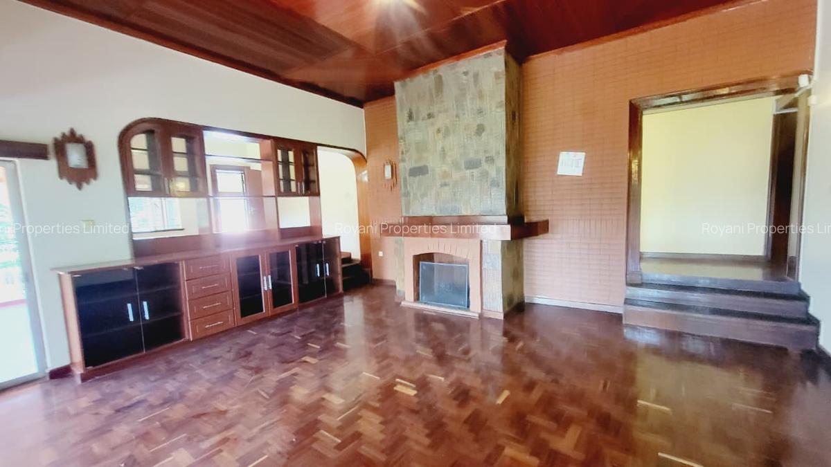 5 Bed House with En Suite in Rosslyn - 2