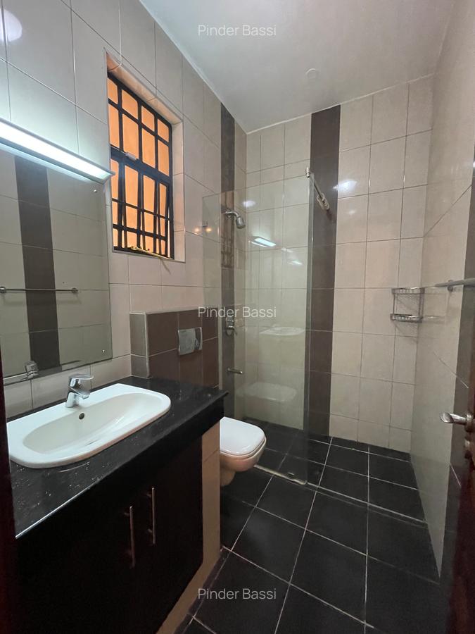 5 Bed Townhouse with En Suite in Lavington - 8