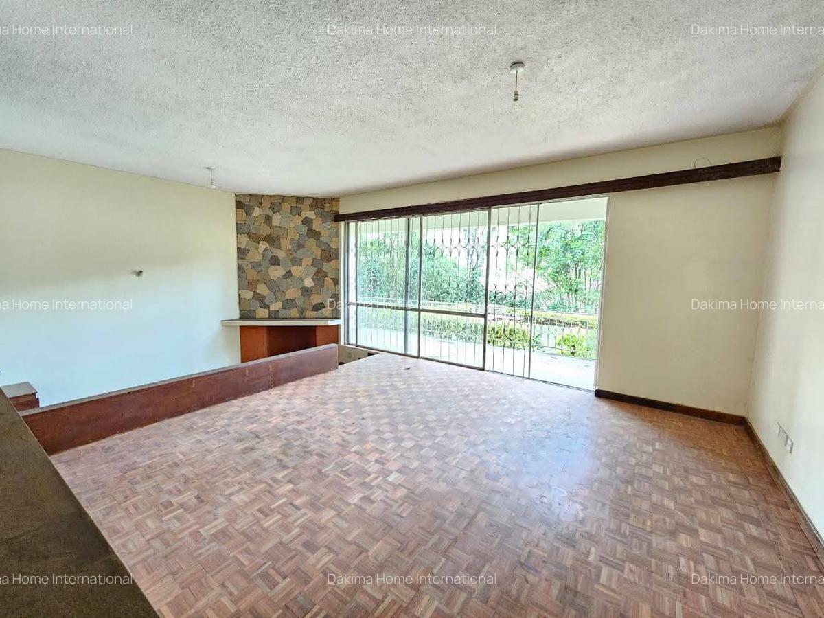 4 Bed Townhouse with En Suite in Spring Valley - 3