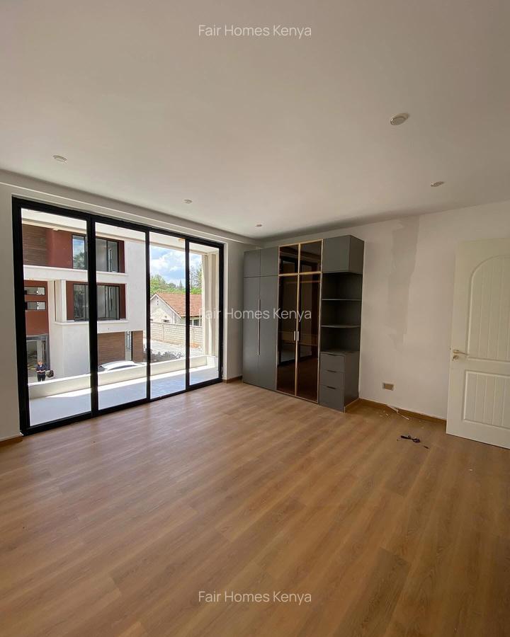 5 Bed Townhouse with En Suite at Lavington Green - 7