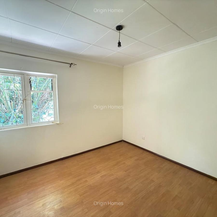 4 Bed House with En Suite at Kyuna - 11