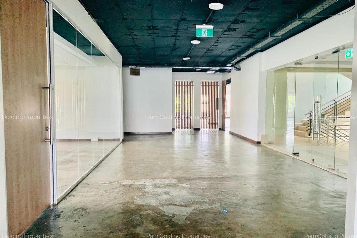 Office with Parking in Riverside - 6