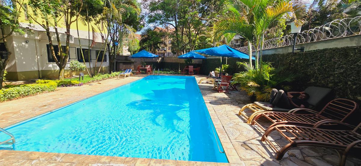 3 Bed Apartment with En Suite at Lavington - 2