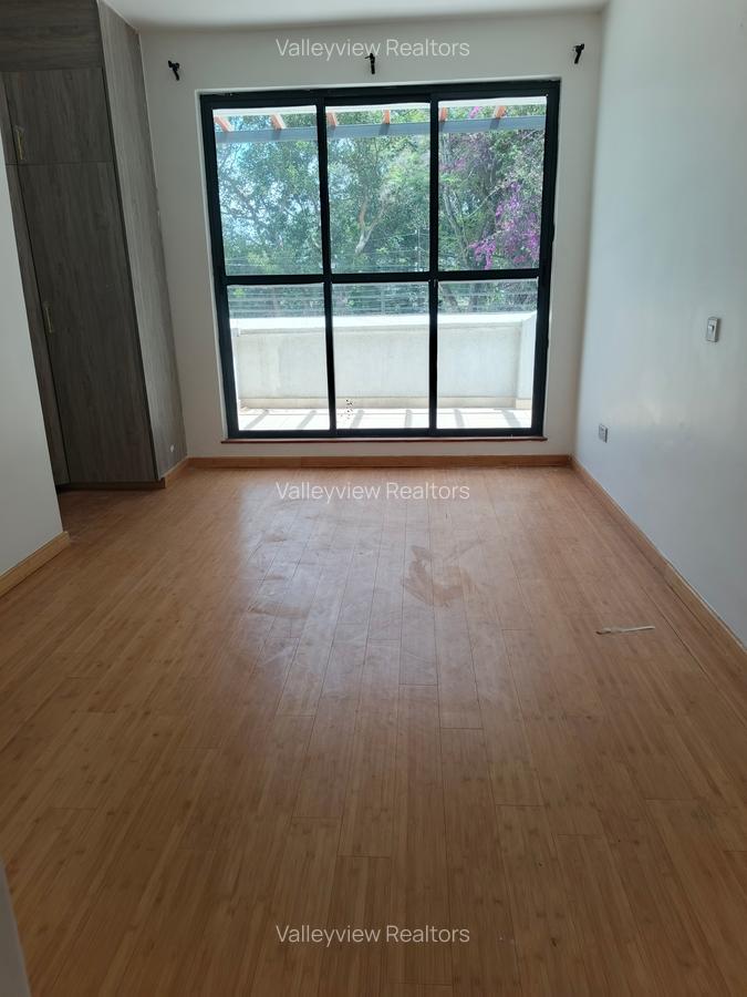 4 Bed Townhouse with En Suite at Lavington - 3