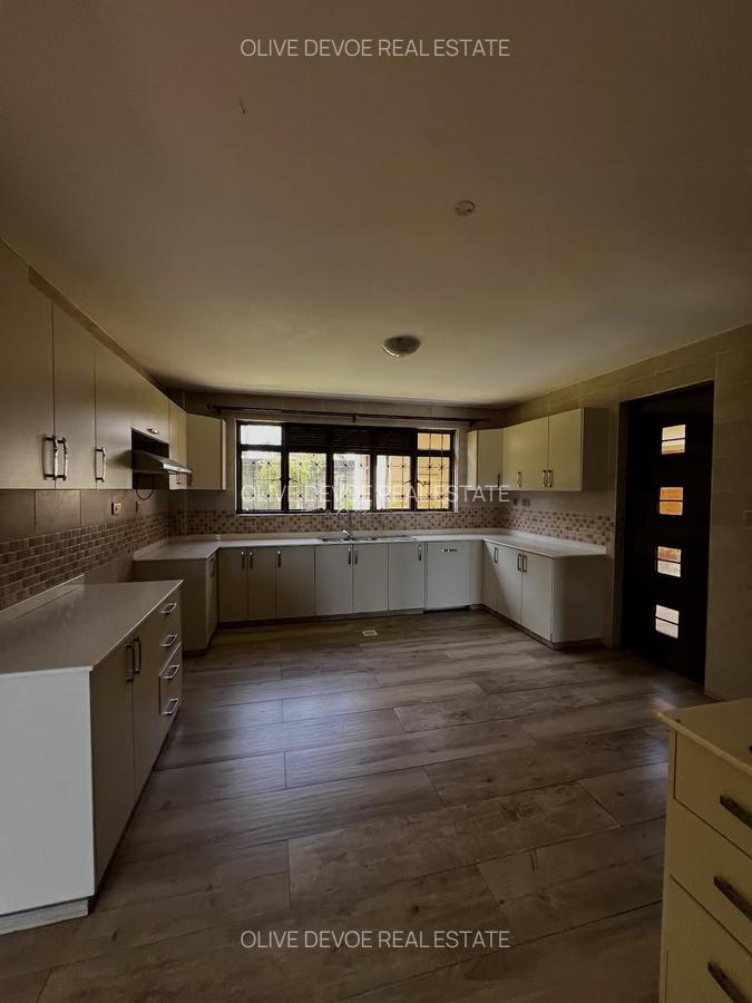 5 Bed Villa with En Suite in Runda - 9