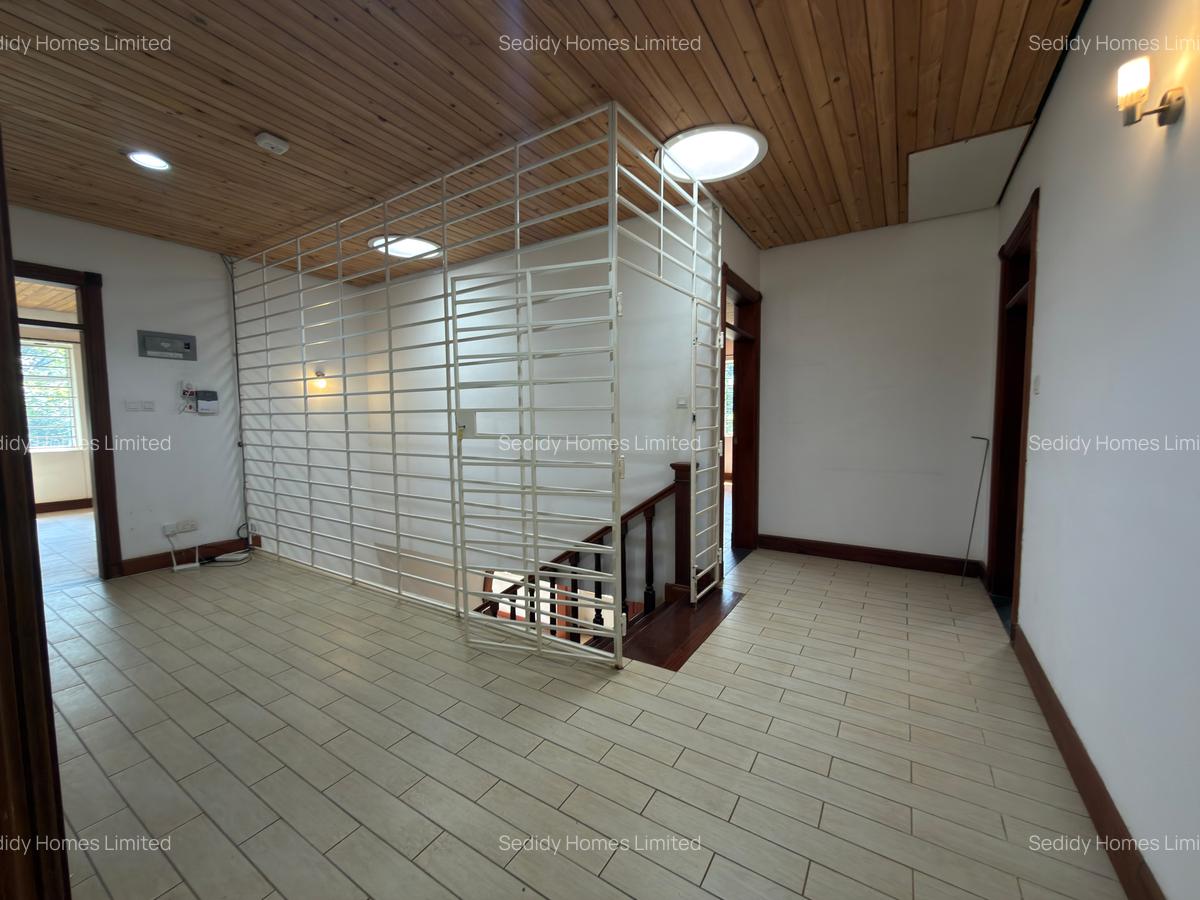 5 Bed Townhouse with En Suite in Rosslyn - 15
