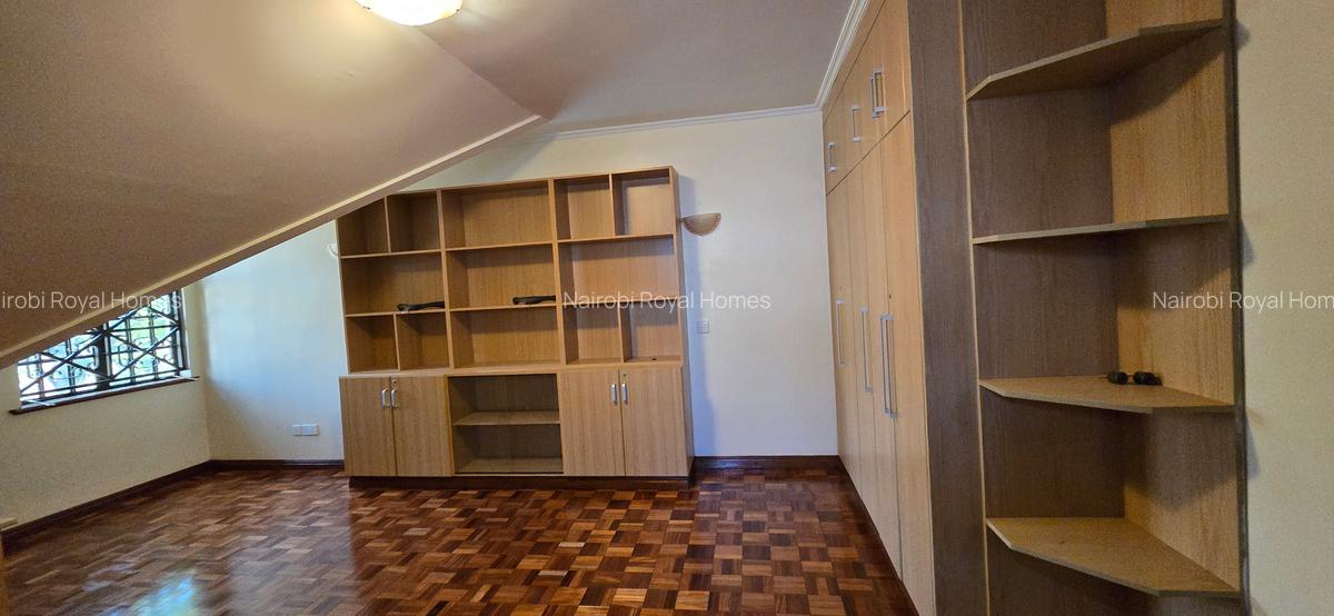 5 Bed Townhouse with En Suite at Lavington Green - 7