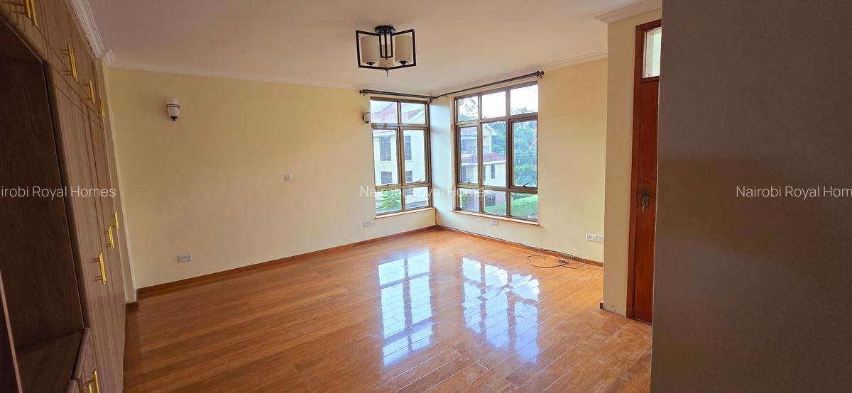 5 Bed Townhouse with En Suite at Lavington Green - 16