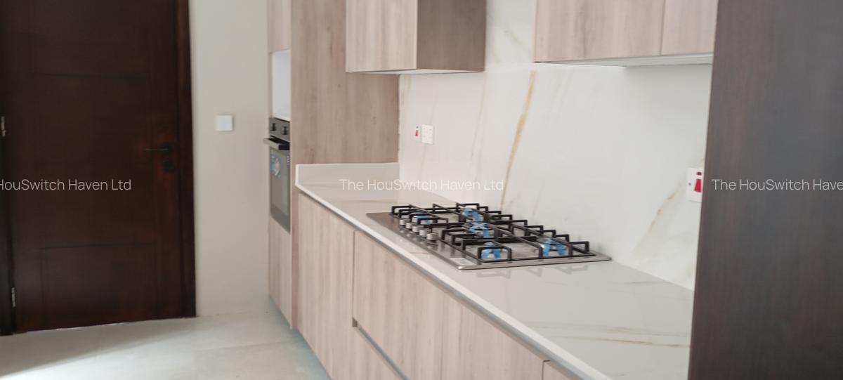 5 Bed Townhouse with En Suite at Off James Gichuru Rd - 4