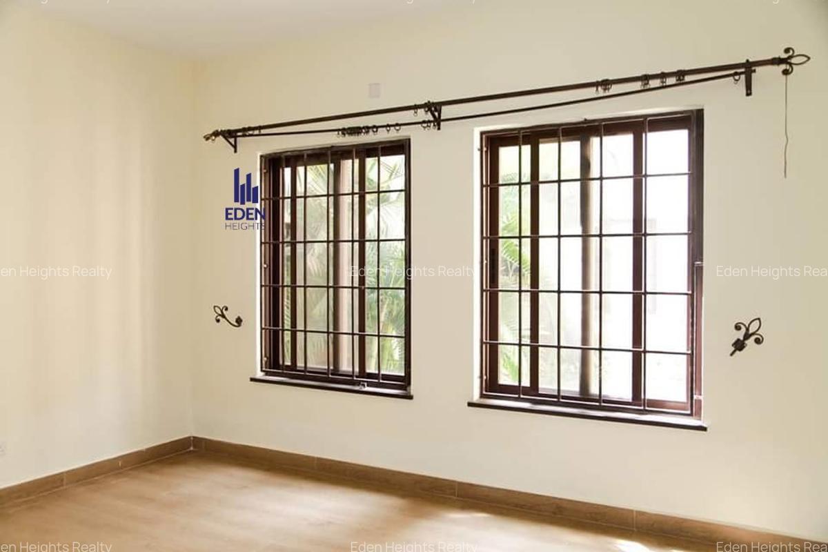 3 Bed Apartment with En Suite in Riverside - 11